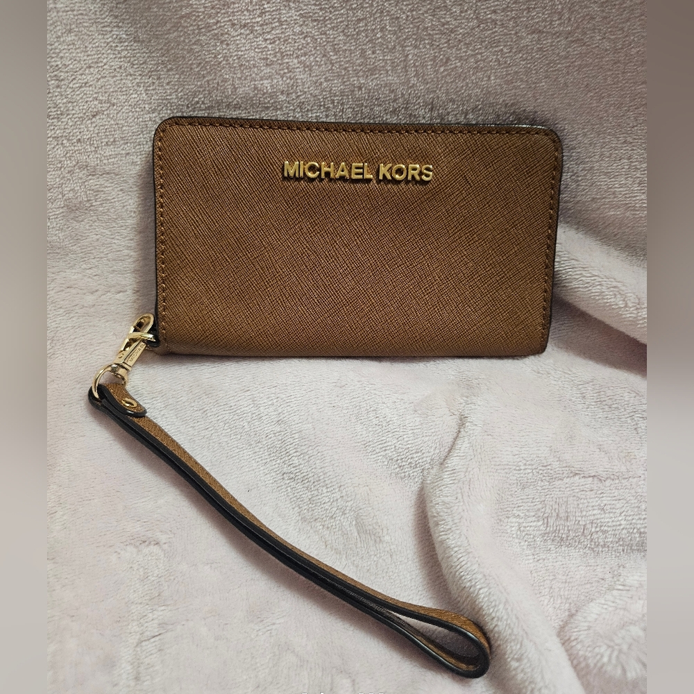 Micheal Kors wristlet wallet